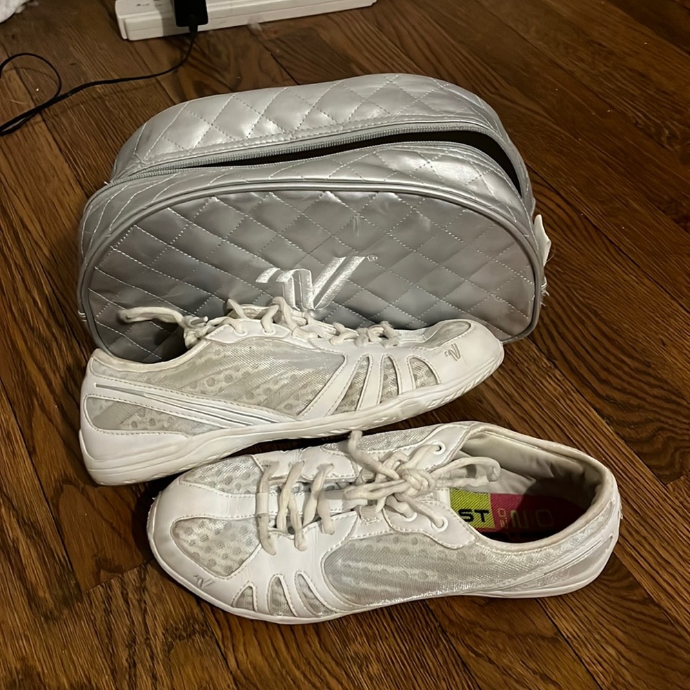 Varsity cheerleading shoes